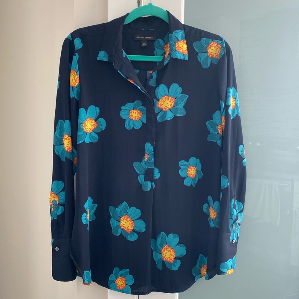 2/$20 Banana Republic floral blouse - size S